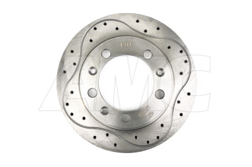 přední brzdový kotouč chlazený  , perforovaný a vrtaný