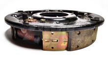 rear brake shield complete with brake roller - right (1)